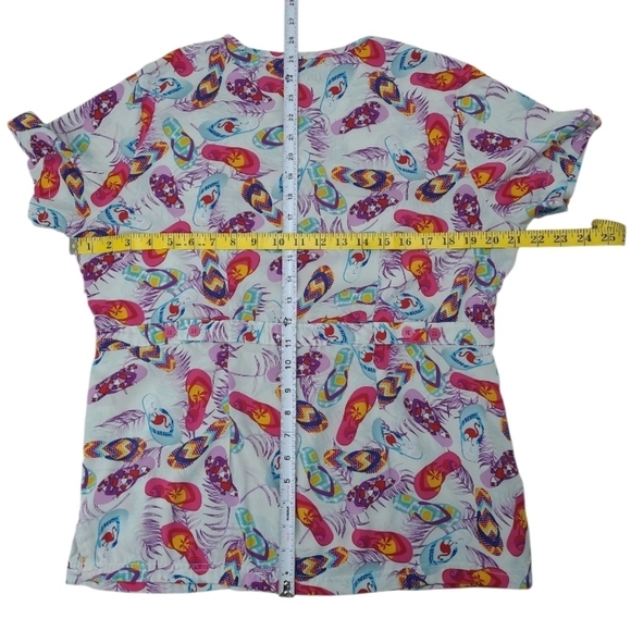UA FLEX Lavendar Flip Flop Print Scrub Top Size Medium - Picture 6 of 8